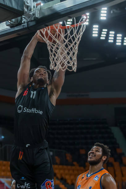 弗赖堡逼平 弗赖堡逼平